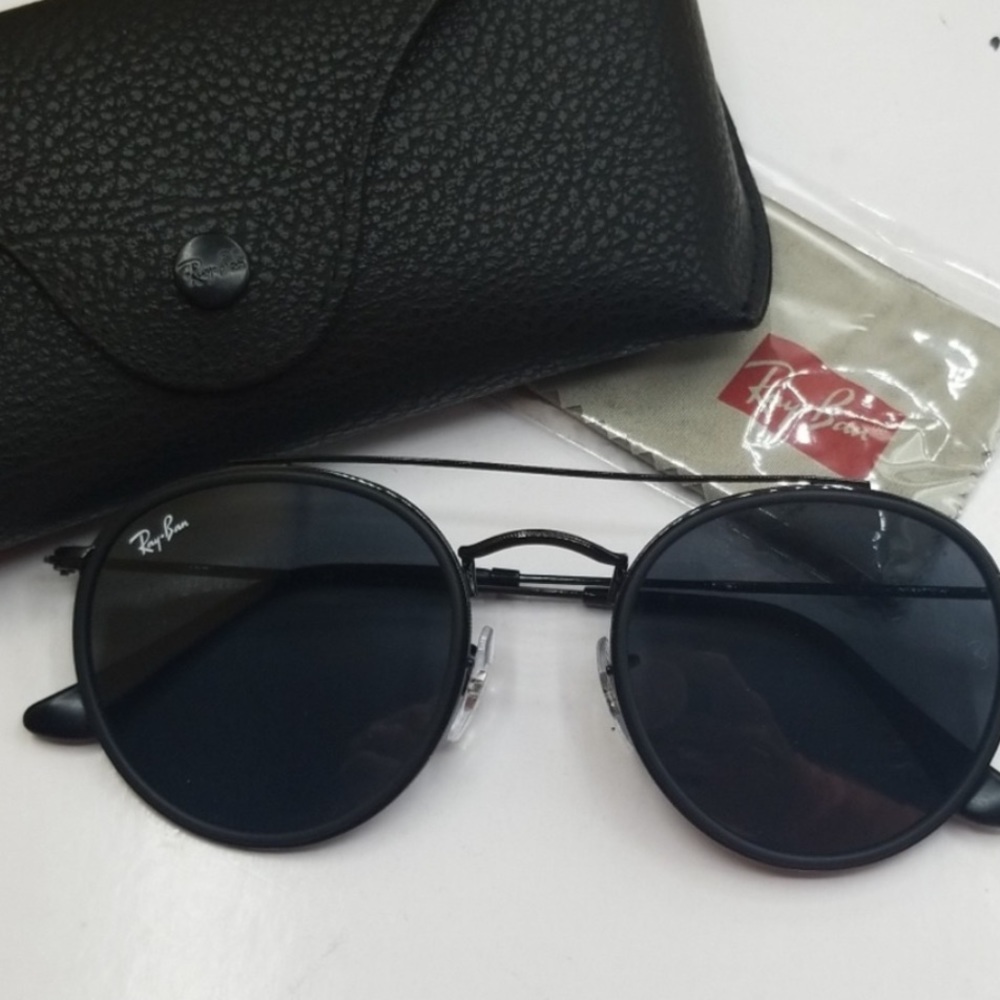 Black Ray Ban sunglasses